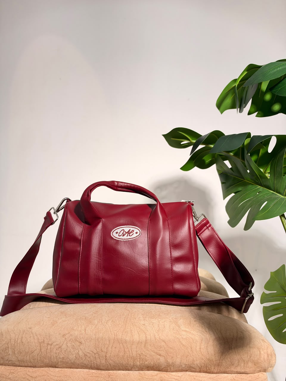Bag Noir de Osaneli, color Vino tinto
